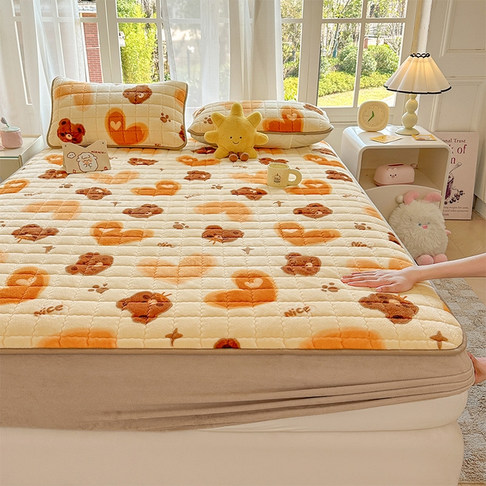 91家纺网 家纺一手货源 找家纺 澜妃 2025新款加厚牛奶绒卡通夹棉单床笠床笠单件单品床笠-亦甜系列 亦甜-巧克力熊