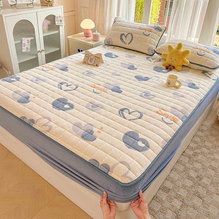 91家纺网 家纺一手货源 找家纺 澜妃 2025新款加厚牛奶绒卡通夹棉单床笠床笠单件单品床笠-亦甜系列 亦甜-蜡笔心