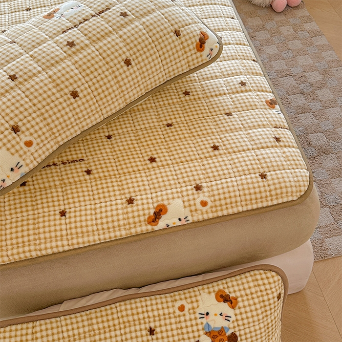 91家纺网 家纺一手货源 找家纺 澜妃 2025新款加厚牛奶绒卡通夹棉单床笠床笠单件单品床笠-亦甜系列 亦甜-可可猫星