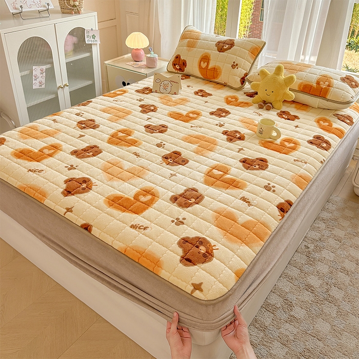 91家纺网 家纺一手货源 找家纺 澜妃 2025新款加厚牛奶绒卡通夹棉单床笠床笠单件单品床笠-亦甜系列 亦甜-巧克力熊