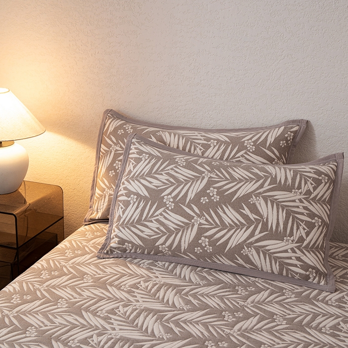 91家纺网 家纺一手货源 找家纺 萌飞 2025新款A类三层纱床笠 叶美-赤铜棕