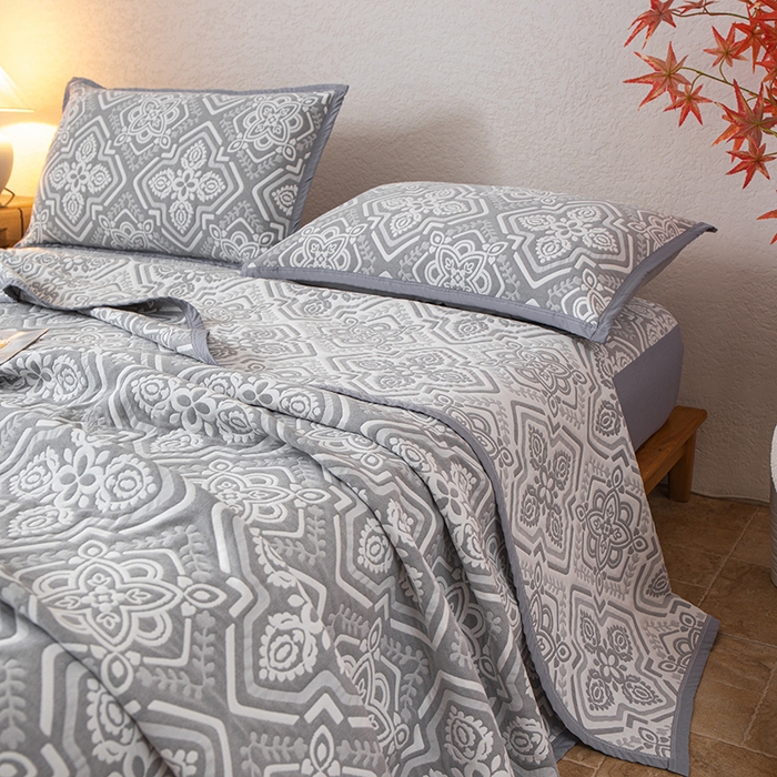 91家纺网 家纺一手货源 找家纺 萌飞 2025新款A类三层纱床笠 卡曼洛-锡器灰