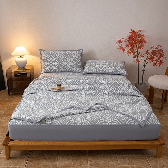 91家纺网 家纺一手货源 找家纺 萌飞 2025新款A类三层纱床笠 卡曼洛-锡器灰