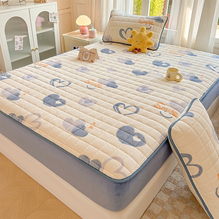 91家纺网 家纺一手货源 找家纺 澜妃 2025新款加厚牛奶绒卡通夹棉单床笠床笠单件单品床笠-亦甜系列 亦甜-蜡笔心