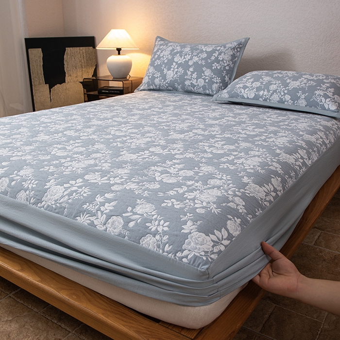 91家纺网 家纺一手货源 找家纺 萌飞 2025新款A类三层纱床笠 慕白-碟翅蓝