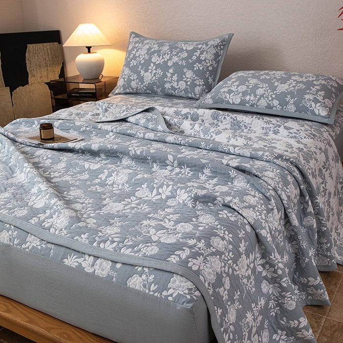 91家纺网 家纺一手货源 找家纺 萌飞 2025新款A类三层纱床笠 慕白-碟翅蓝