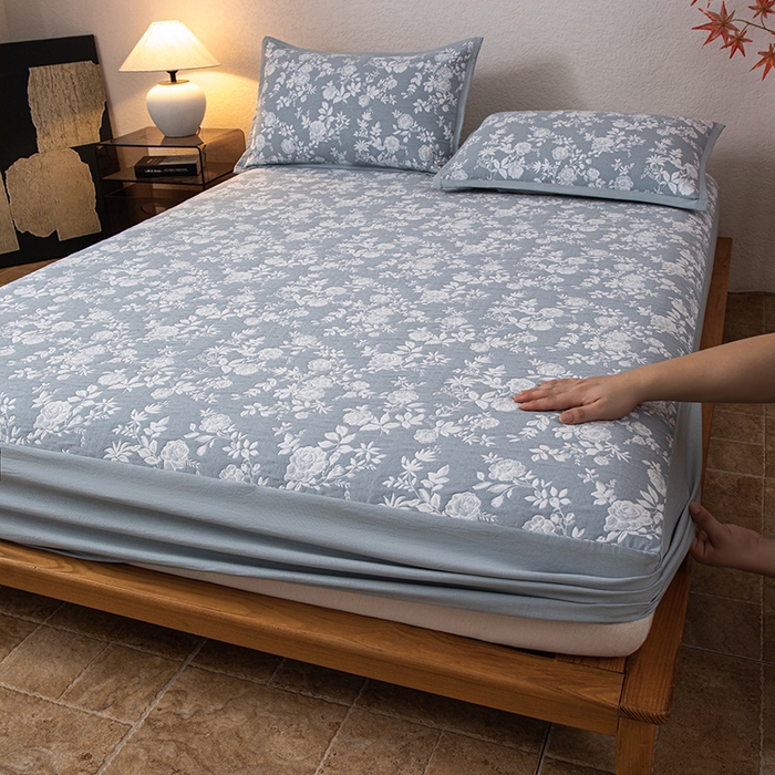 91家纺网 家纺一手货源 找家纺 萌飞 2025新款A类三层纱床笠 慕白-碟翅蓝