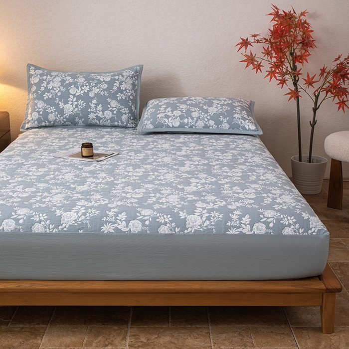 91家纺网 家纺一手货源 找家纺 萌飞 2025新款A类三层纱床笠 慕白-碟翅蓝