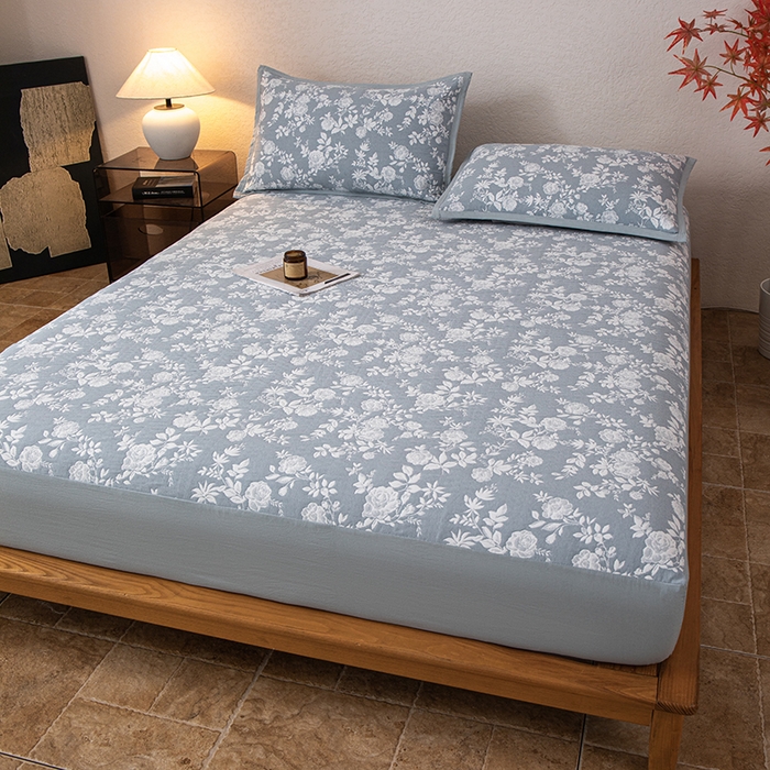 91家纺网 家纺一手货源 找家纺 萌飞 2025新款A类三层纱床笠 慕白-碟翅蓝