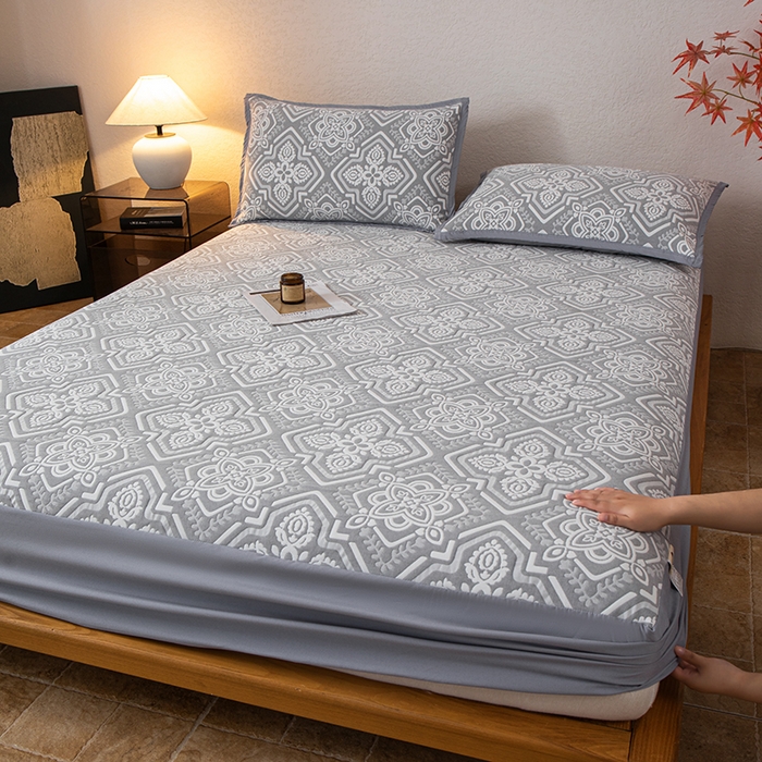 91家纺网 家纺一手货源 找家纺 萌飞 2025新款A类三层纱床笠 卡曼洛-锡器灰