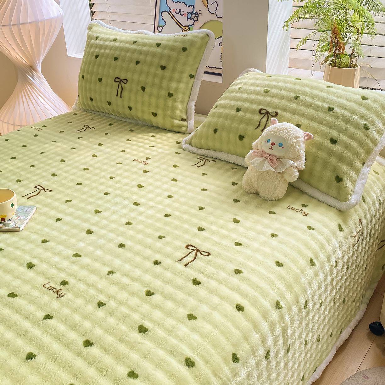 91家纺网 家纺一手货源 找家纺 眠势力 2025新款暖绒泡泡床单冬季保暖被单牛奶绒床单罩 爱心绿【暖绒泡泡床单】