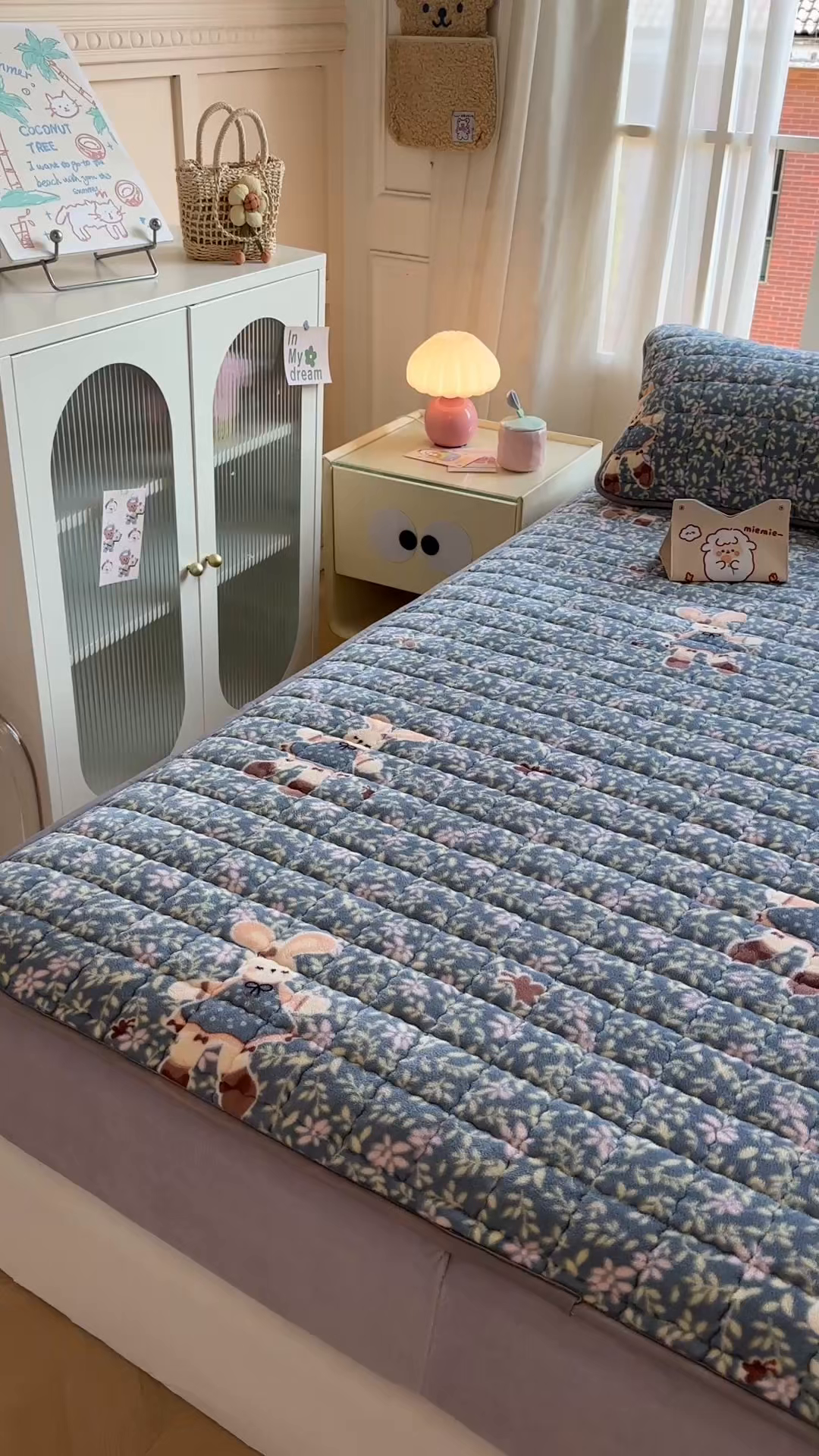 91家纺网 家纺一手货源 找家纺 澜妃 2025新款加厚牛奶绒卡通夹棉单床笠床笠单件单品床笠-亦甜系列 亦甜-背带兔