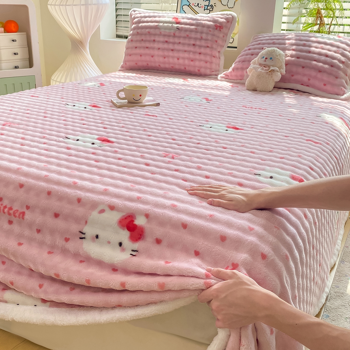 91家纺网 家纺一手货源 找家纺 眠势力 2025新款暖绒泡泡床单冬季保暖被单牛奶绒床单罩 爱心KT【暖绒泡泡床单】