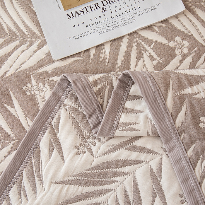 91家纺网 家纺一手货源 找家纺 萌飞 2025新款A类三层纱纱布毛巾被床盖 叶美-赤铜棕