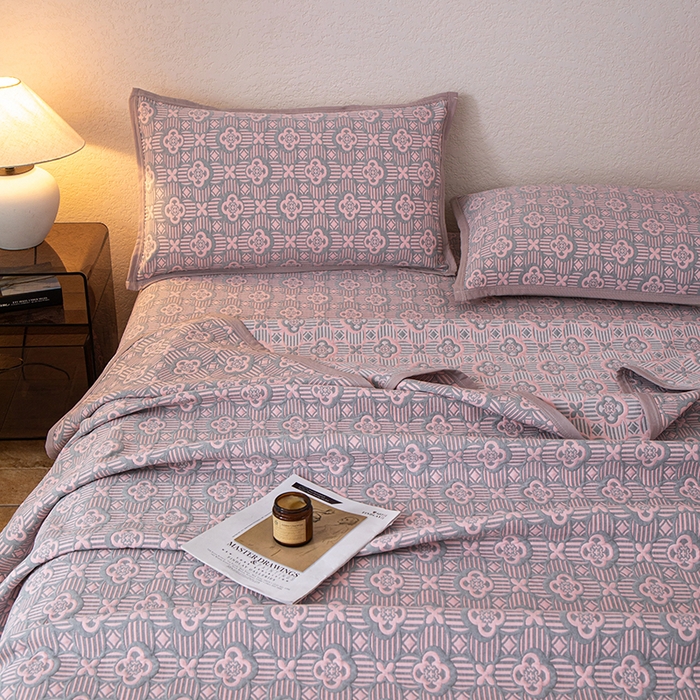 91家纺网 家纺一手货源 找家纺 萌飞 2025新款A类三层纱纱布毛巾被床盖 可丽之彩-玫瑰粉