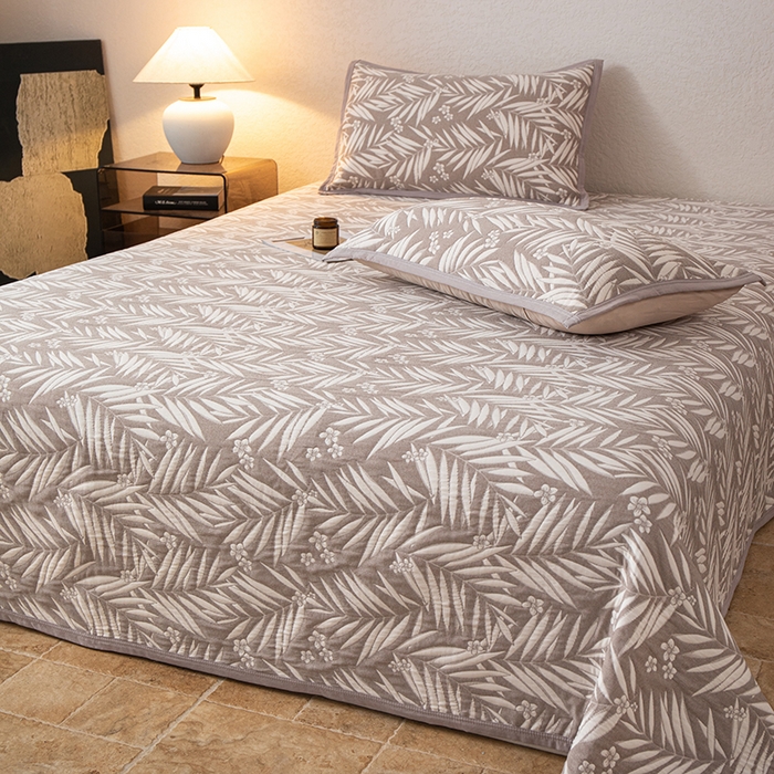 91家纺网 家纺一手货源 找家纺 萌飞 2025新款A类三层纱纱布毛巾被床盖 叶美-赤铜棕