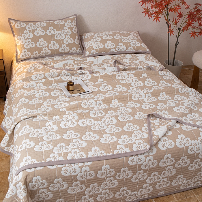 91家纺网 家纺一手货源 找家纺 萌飞 2025新款A类三层纱纱布毛巾被床盖 叶趣-深棕