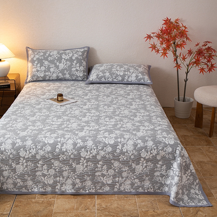 91家纺网 家纺一手货源 找家纺 萌飞 2025新款A类三层纱纱布毛巾被床盖 慕白-锡器灰