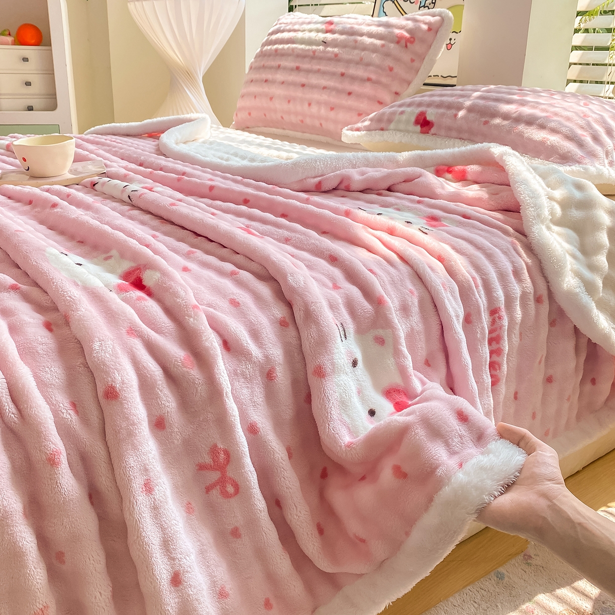 91家纺网 家纺一手货源 找家纺 眠势力 2025新款暖绒泡泡床单冬季保暖被单牛奶绒床单罩 爱心KT【暖绒泡泡床单】