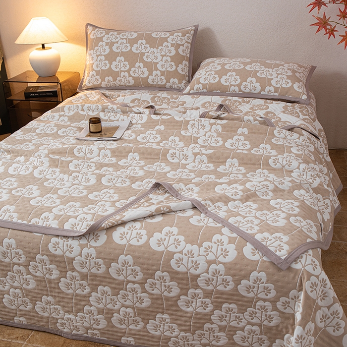 91家纺网 家纺一手货源 找家纺 萌飞 2025新款A类三层纱纱布毛巾被床盖 叶趣-深棕