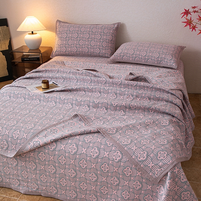 91家纺网 家纺一手货源 找家纺 萌飞 2025新款A类三层纱纱布毛巾被床盖 可丽之彩-玫瑰粉