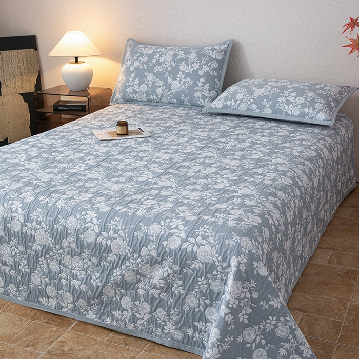 91家纺网 家纺一手货源 找家纺 萌飞 2025新款A类三层纱纱布毛巾被床盖 慕白-碟翅蓝