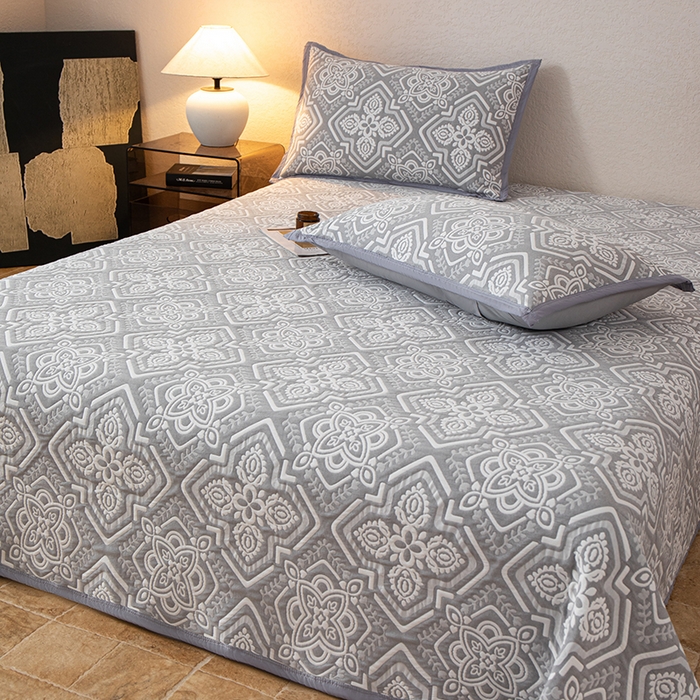 91家纺网 家纺一手货源 找家纺 萌飞 2025新款A类三层纱纱布毛巾被床盖 卡曼洛-锡器灰