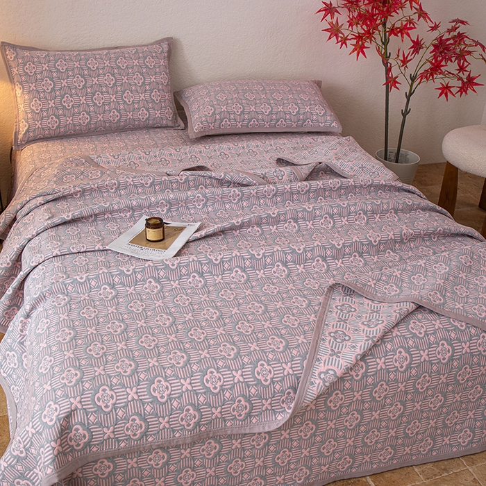 91家纺网 家纺一手货源 找家纺 萌飞 2025新款A类三层纱纱布毛巾被床盖 可丽之彩-玫瑰粉