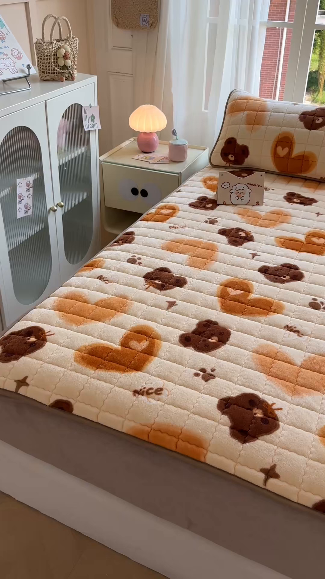 91家纺网 家纺一手货源 找家纺 澜妃 2025新款加厚牛奶绒卡通夹棉单床笠床笠单件单品床笠-亦甜系列 亦甜-巧克力熊