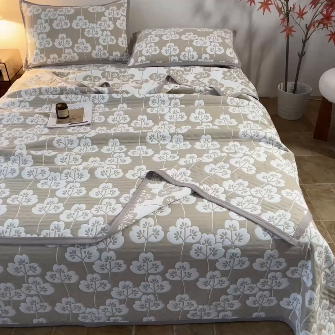 91家纺网 家纺一手货源 找家纺 萌飞 2025新款A类三层纱纱布毛巾被床盖 叶趣-深棕