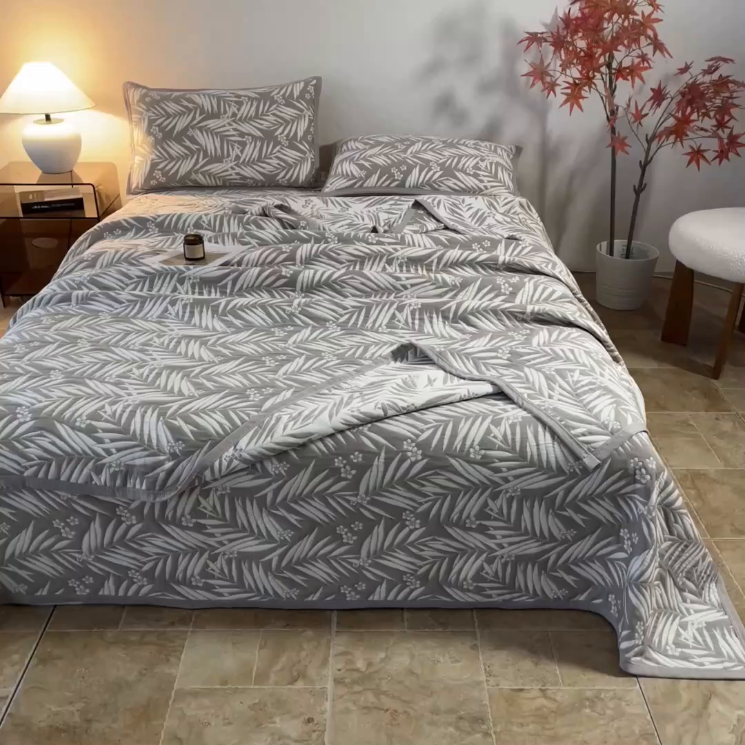 91家纺网 家纺一手货源 找家纺 萌飞 2025新款A类三层纱纱布毛巾被床盖 叶美-赤铜棕