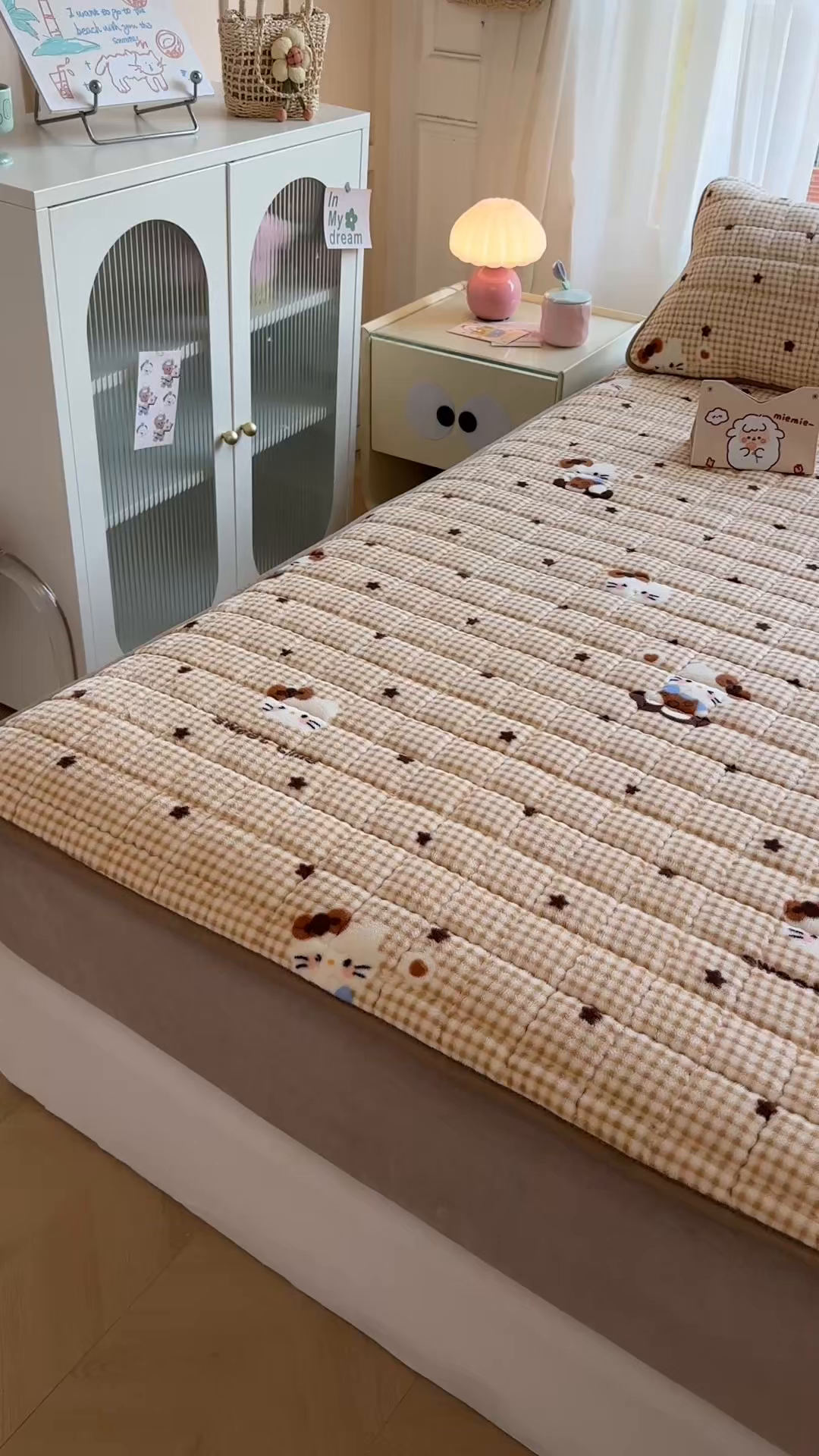 91家纺网 家纺一手货源 找家纺 澜妃 2025新款加厚牛奶绒卡通夹棉单床笠床笠单件单品床笠-亦甜系列 亦甜-可可猫星