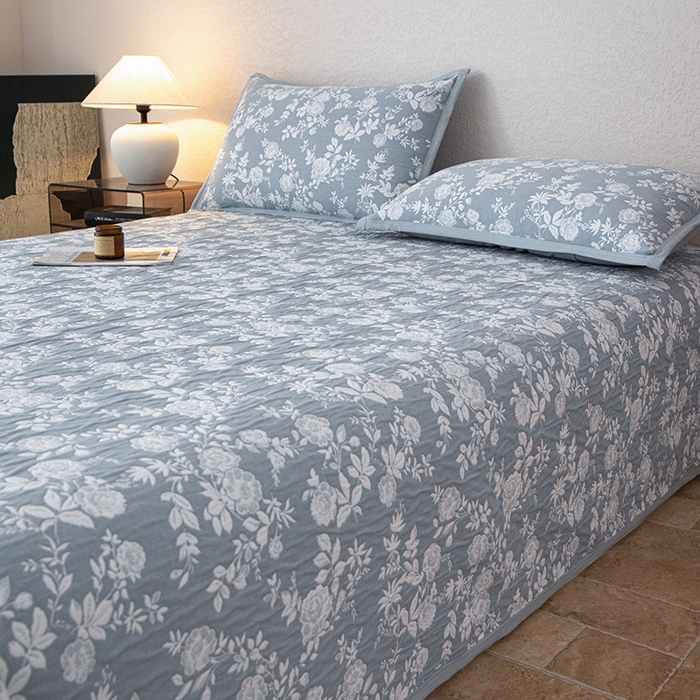 91家纺网 家纺一手货源 找家纺 萌飞 2025新款A类三层纱纱布毛巾被床盖 慕白-碟翅蓝