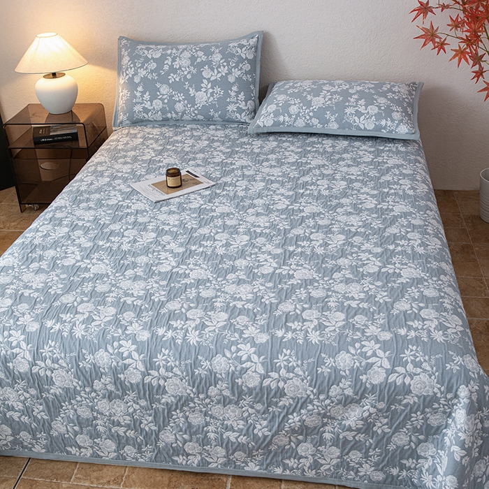 91家纺网 家纺一手货源 找家纺 萌飞 2025新款A类三层纱纱布毛巾被床盖 慕白-碟翅蓝