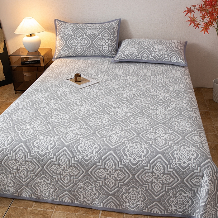 91家纺网 家纺一手货源 找家纺 萌飞 2025新款A类三层纱纱布毛巾被床盖 卡曼洛-锡器灰