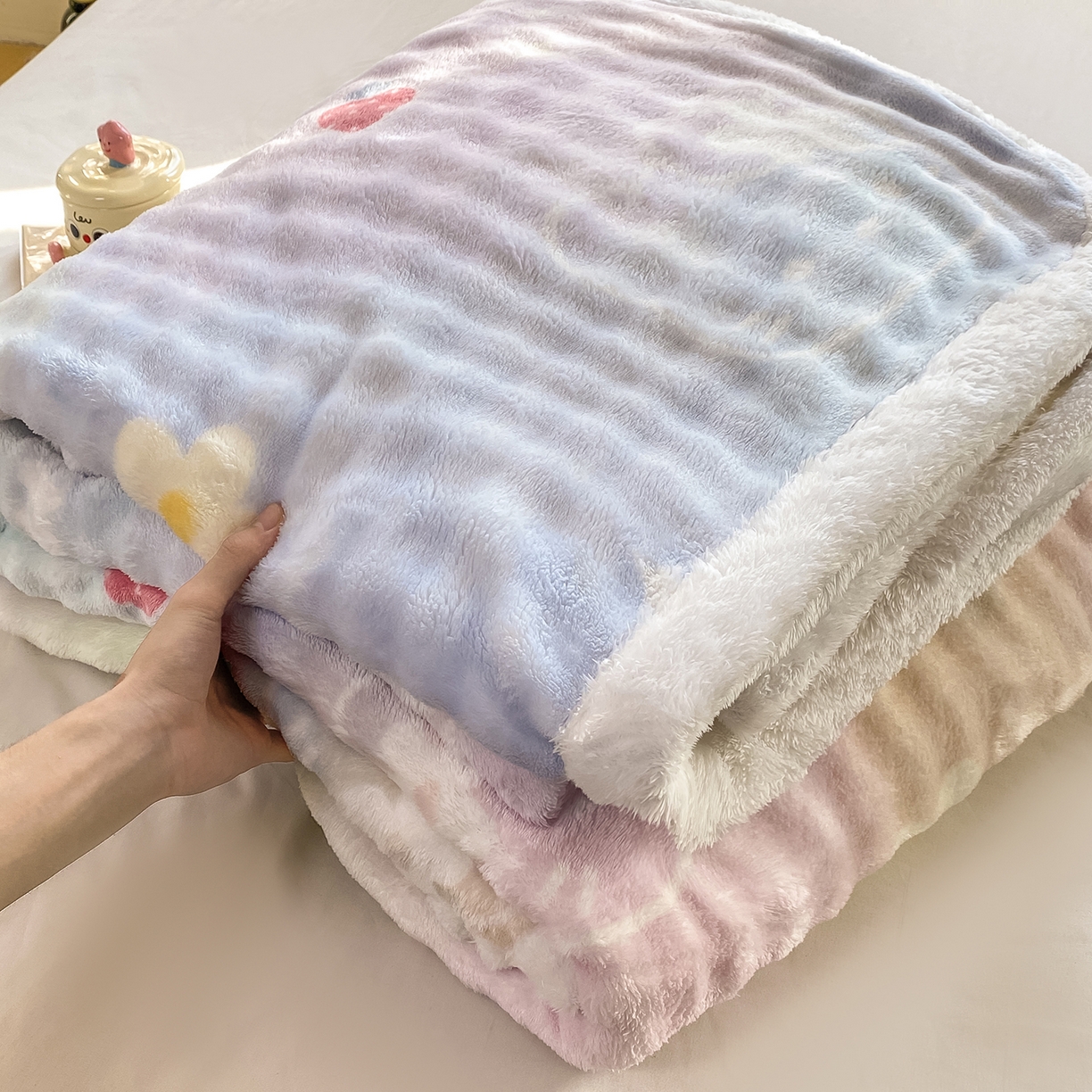 91家纺网 家纺一手货源 找家纺 眠势力 2025新款暖绒泡泡床单冬季保暖被单牛奶绒床单罩 草莓KT【暖绒泡泡床单】