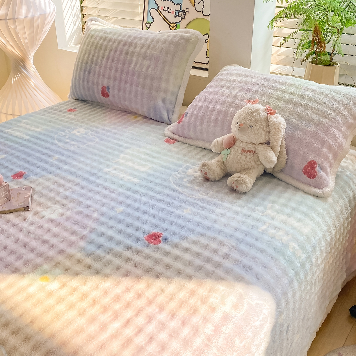 91家纺网 家纺一手货源 找家纺 眠势力 2025新款暖绒泡泡床单冬季保暖被单牛奶绒床单罩 草莓KT【暖绒泡泡床单】