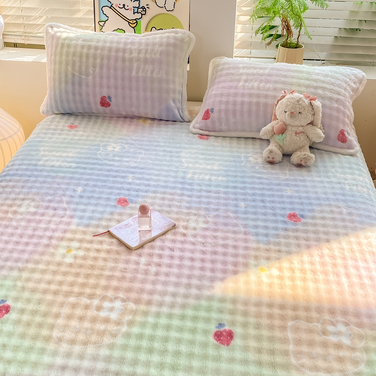 91家纺网 家纺一手货源 找家纺 眠势力 2025新款暖绒泡泡床单冬季保暖被单牛奶绒床单罩 草莓KT【暖绒泡泡床单】