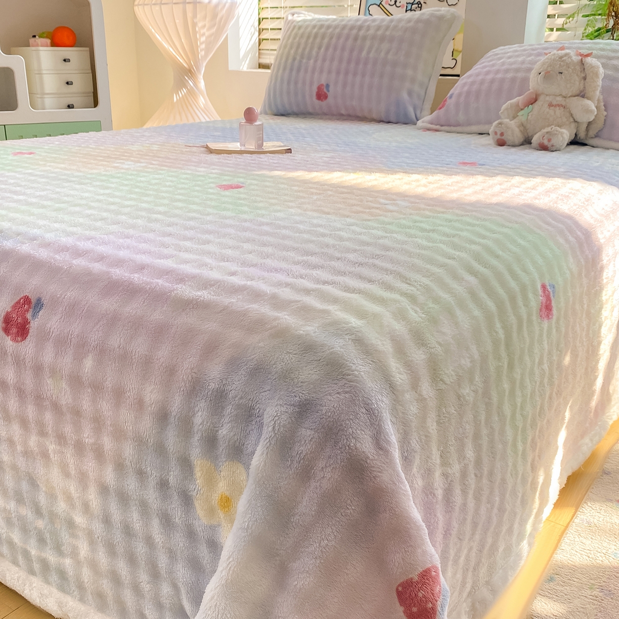 91家纺网 家纺一手货源 找家纺 眠势力 2025新款暖绒泡泡床单冬季保暖被单牛奶绒床单罩 草莓KT【暖绒泡泡床单】