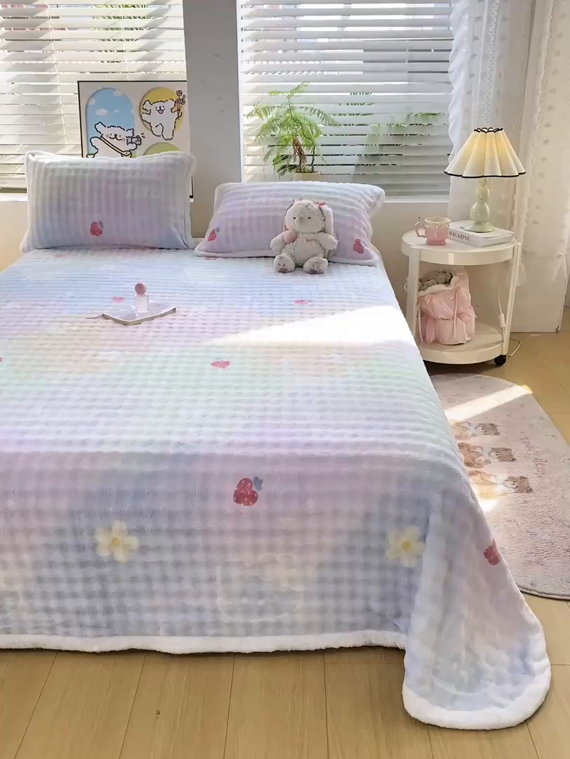 91家纺网 家纺一手货源 找家纺 眠势力 2025新款暖绒泡泡床单冬季保暖被单牛奶绒床单罩 草莓KT【暖绒泡泡床单】