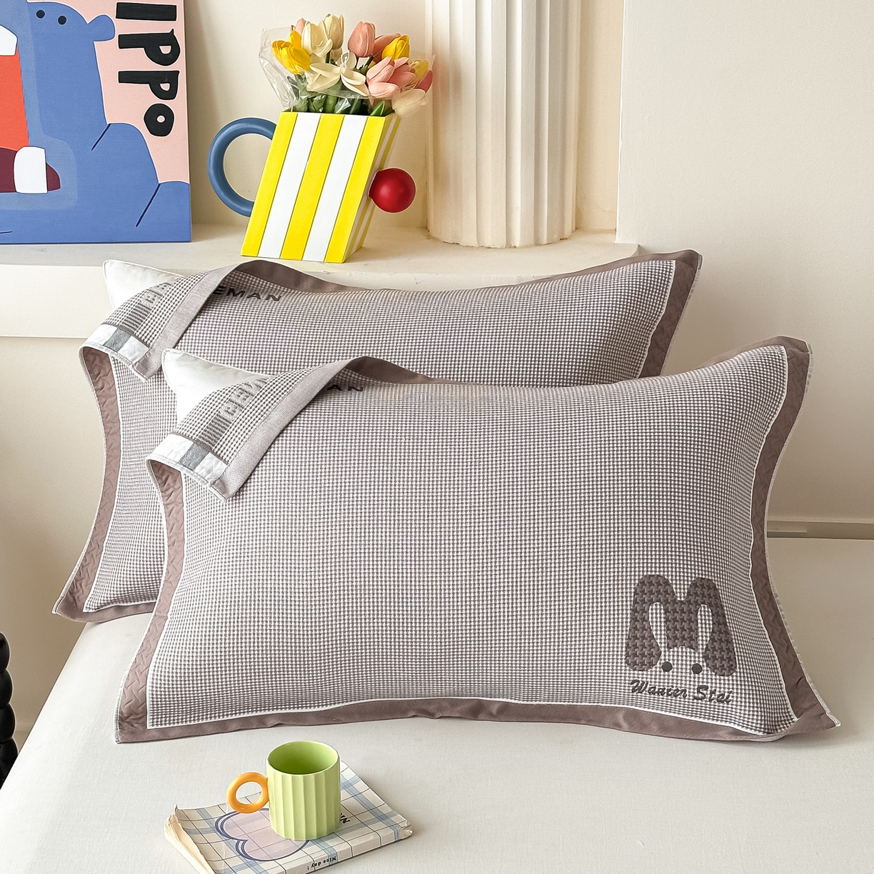 91家纺网 家纺一手货源 找家纺 沐瑟家纺 2025新款亲肤柔软纱布小米格枕巾 M兔-咖色 52*78cm枕巾/只