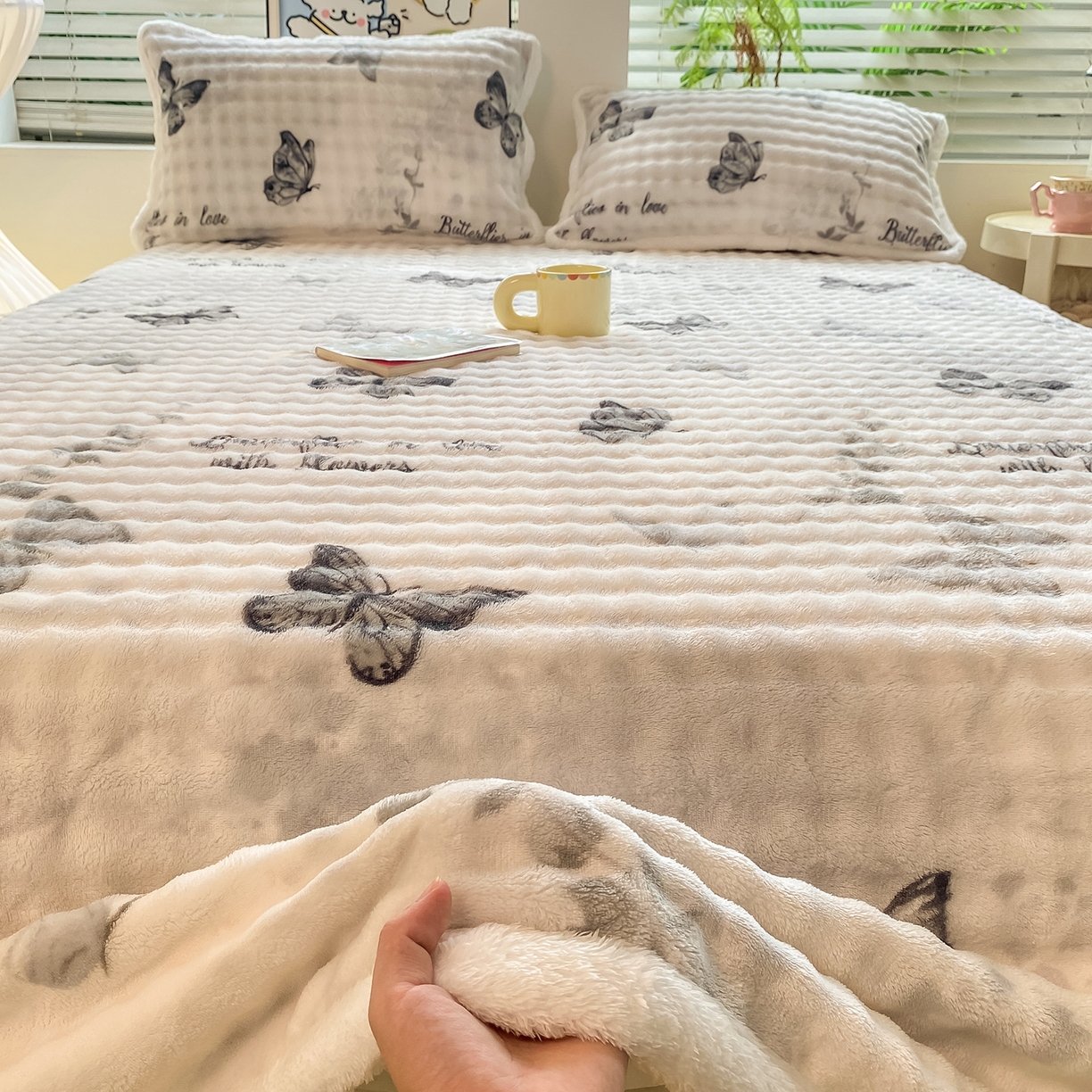 91家纺网 家纺一手货源 找家纺 眠势力 2025新款暖绒泡泡床单冬季保暖被单牛奶绒床单罩 蝴蝶梦境【暖绒泡泡床单】