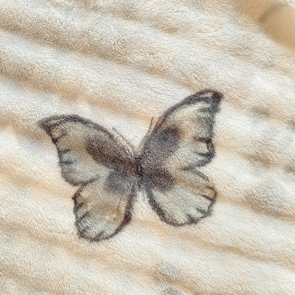 91家纺网 家纺一手货源 找家纺 眠势力 2025新款暖绒泡泡床单冬季保暖被单牛奶绒床单罩 蝴蝶梦境【暖绒泡泡床单】