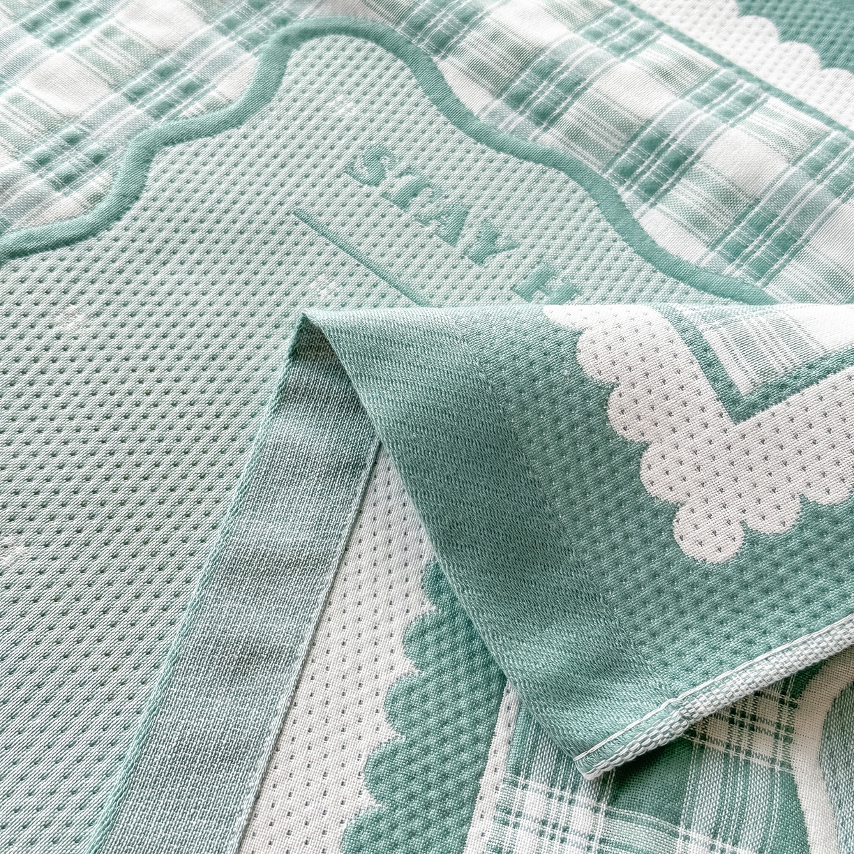 91家纺网 家纺一手货源 找家纺 沐瑟家纺 2025新款亲肤柔软纱布小米格枕巾 格子花-绿色 52*78cm枕巾/对