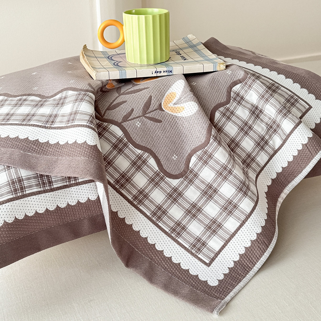 91家纺网 家纺一手货源 找家纺 沐瑟家纺 2025新款亲肤柔软纱布小米格枕巾 格子花-咖色 52*78cm枕巾/只