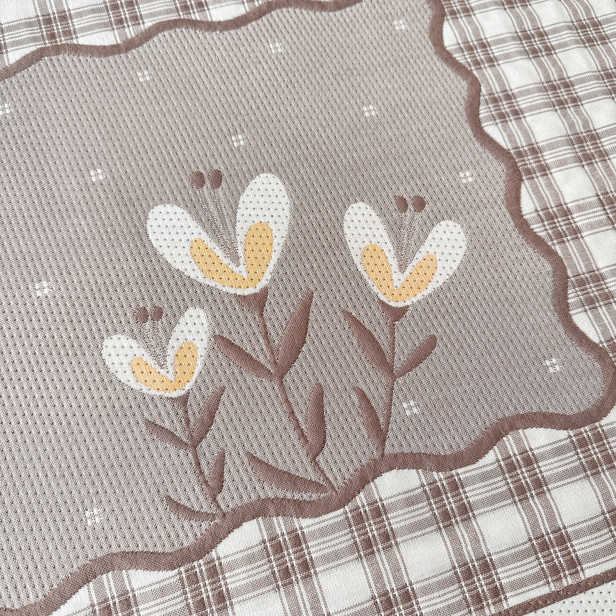 91家纺网 家纺一手货源 找家纺 沐瑟家纺 2025新款亲肤柔软纱布小米格枕巾 格子花-咖色 52*78cm枕巾/对