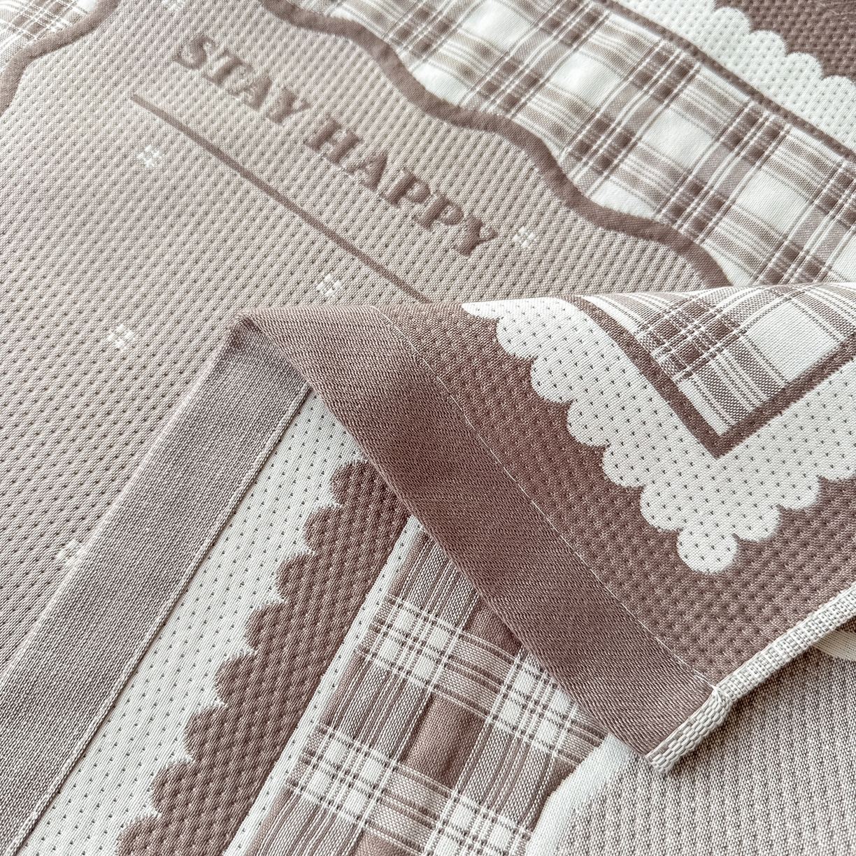 91家纺网 家纺一手货源 找家纺 沐瑟家纺 2025新款亲肤柔软纱布小米格枕巾 格子花-咖色 52*78cm枕巾/对