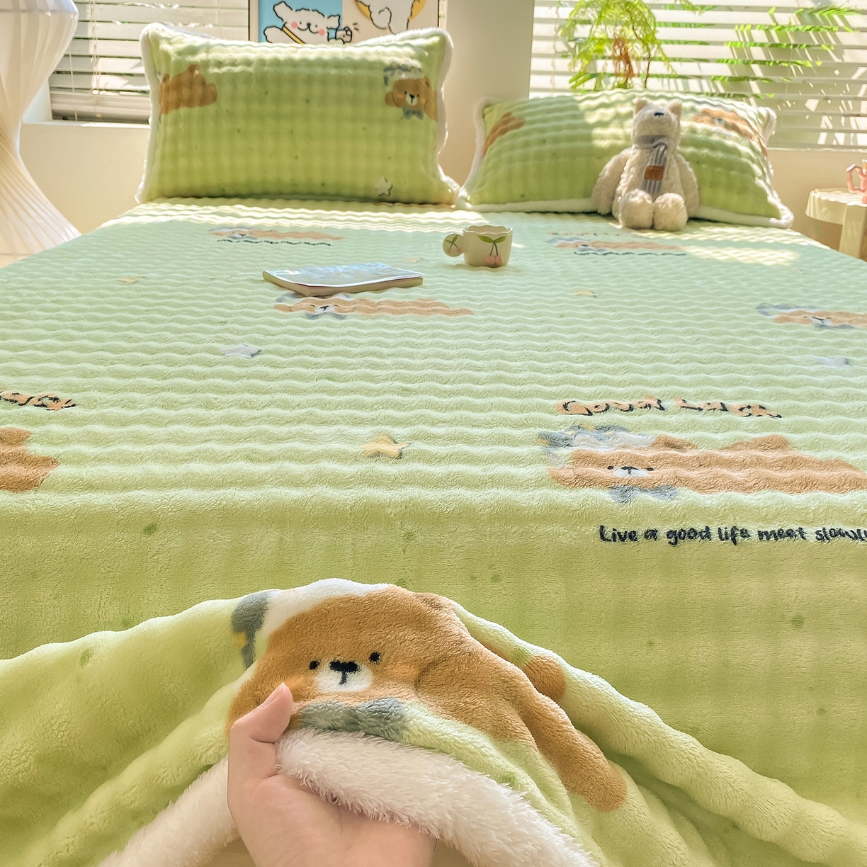 91家纺网 家纺一手货源 找家纺 眠势力 2025新款暖绒泡泡床单冬季保暖被单牛奶绒床单罩 帽子小熊【暖绒泡泡床单】