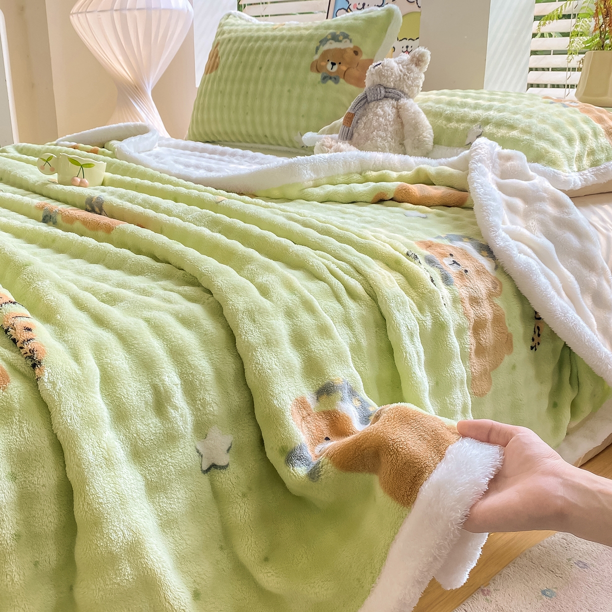 91家纺网 家纺一手货源 找家纺 眠势力 2025新款暖绒泡泡床单冬季保暖被单牛奶绒床单罩 帽子小熊【暖绒泡泡床单】