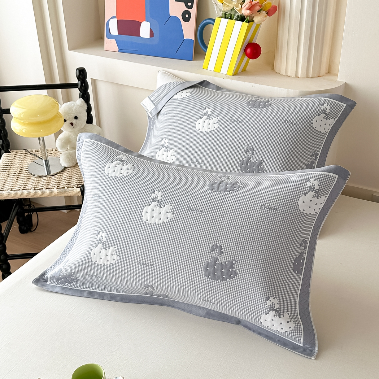 91家纺网 家纺一手货源 找家纺 沐瑟家纺 2025新款亲肤柔软纱布小米格枕巾 小天鹅-浅灰色 52*78cm枕巾/只